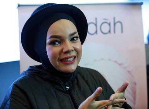 Dewi Sandra tetap mendapat dukungan dari suami untuk kembali bernyanyi selama dilakukan dengan niat baik © KapanLagi.com/Muhammad Akrom Sukarya