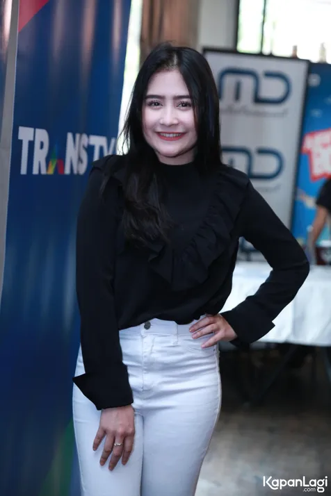 Prilly was-was jika nonton konser musik © KapanLagi.com®/Akrom Sukarya