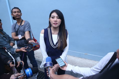 Kerap dibanding-bandingkan dengan Ayu Ting Ting, Via Vallen tak mau ambil pusing © KapanLagi.com/Agus Apriyanto