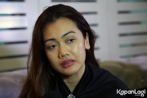Nia Anggia menyangka bahwa hasil dari pengobatan yang diusahakan akan berakhir dengan kesembuhan sang kakak © KapanLagi.com/Muhammad Akrom Sukarya