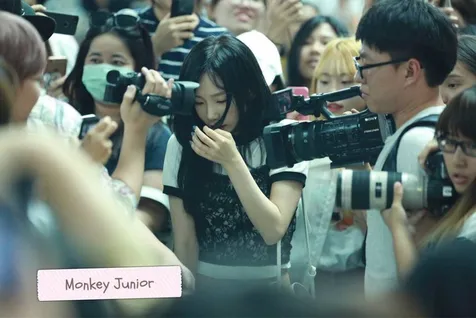 taeyeon snsd pantatnya di pegang