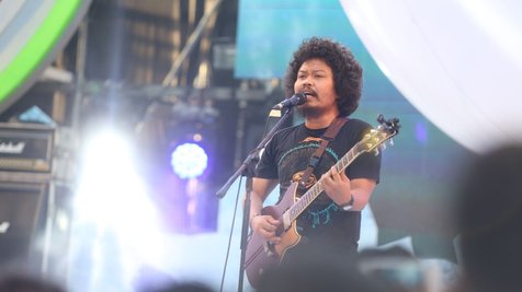 'Akad', single baru Payung Teduh yang fenomenal di industri musik Indonesia tahun ini © KapanLagi.com/Fikri Alfi Rosiyadi