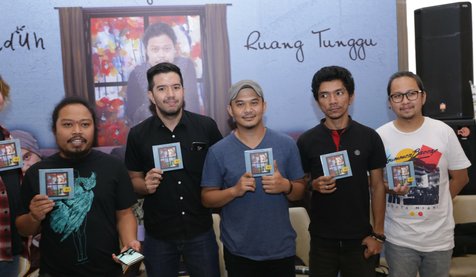 Is Payung Teduh cukup yakin album 'RUANG TUNGGU' bisa laris di pasaran © KapanLagi.com/Agus Apriyanto