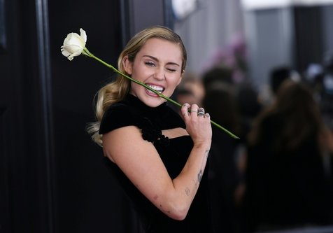 Miley Cyrus saat menghadiri GRAMMY AWARDS 2018. © AFP