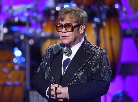 Elton John peringatkan Ed Sheeran kalau ia tidak akan selalu menjadi musisi nomor 1 © AFP