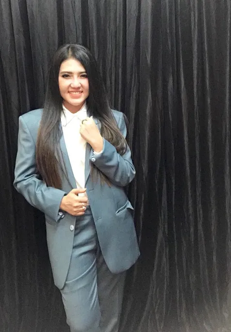 Pakai Jas Di Indonesian Choice Awards 2018 Via Vallen Beberkan Proses Memilihnya Kapanlagi Com Opoae ~ jas hujan model ponco 'haram' hukumnya dipakai berkendara. pakai jas di indonesian choice awards