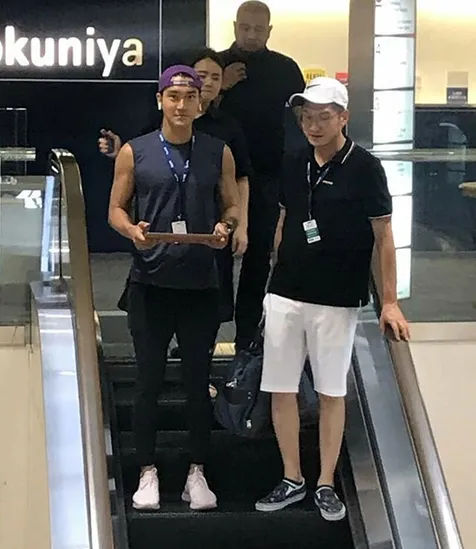 Siwon Jogging Sampai Jalan ke Mall