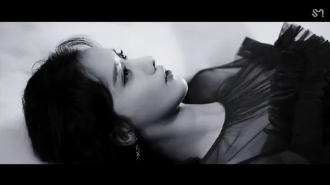Yoona Awali MV Lil' Touch