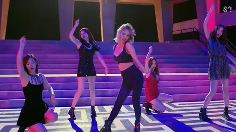 Hyoyeon Dancing Machine!
