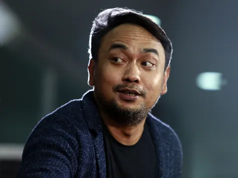Saksikan Penampilan dengan Berkaca-kaca