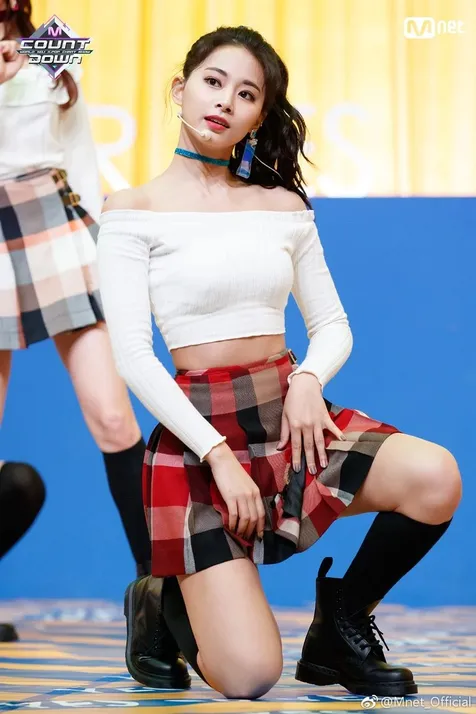 Tzuyu TWICE - 14.727 suara (31%)