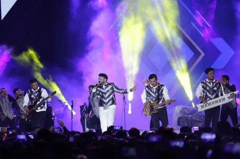 Penampilan Ridho Rhoma dan Sonet2 di konser happy new year 2019 di Monas. (Agus Apriyanto)