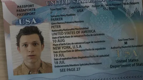 Fakta dari Trailer 'SPIDER-MAN FAR FROM HOME', Paspor Peter Tak Ada Tahun Kelahiran