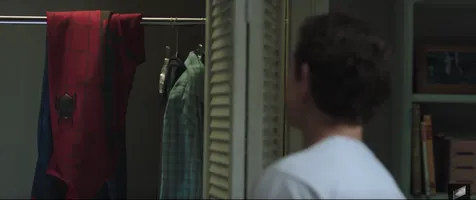 Fakta dari Trailer 'SPIDER-MAN FAR FROM HOME', Paspor Peter Tak Ada Tahun Kelahiran