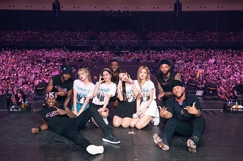 Foto Bareng Fans dan Dancer