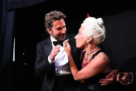 Kedekatan Lady Gaga & Bradley Cooper
