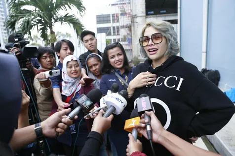 Ajak Anak dan Vicky Nitinegoro
