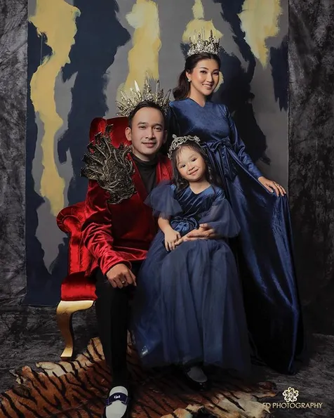 Thalia Tampil Cantik