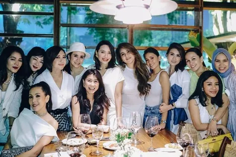 Dekat Dengan Banyak Artis