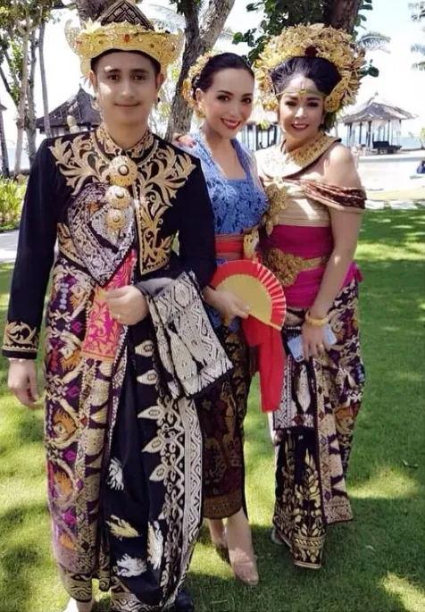 Hadir di Pernikahan Kakak