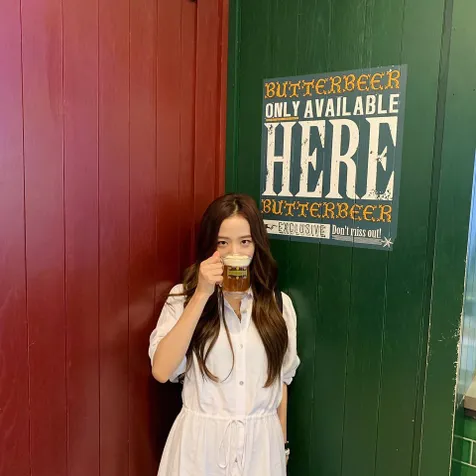 Minum Butterbeer