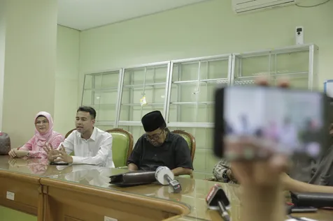 Obrolan Dengan Artis Lain