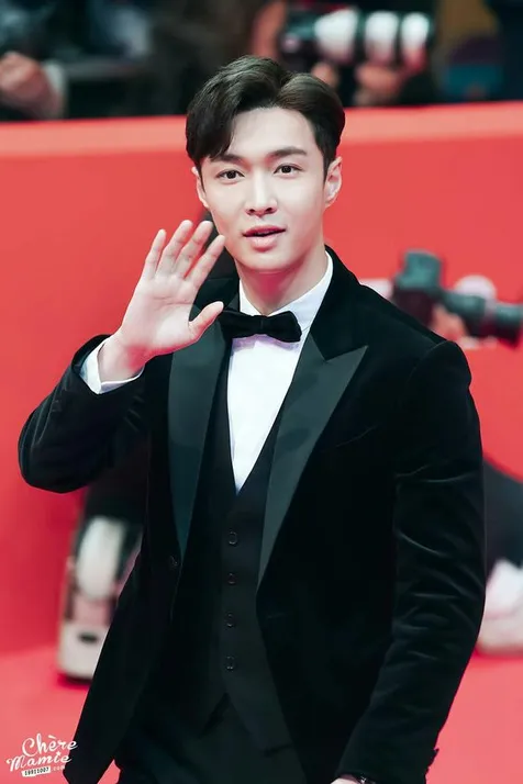 Lay EXO