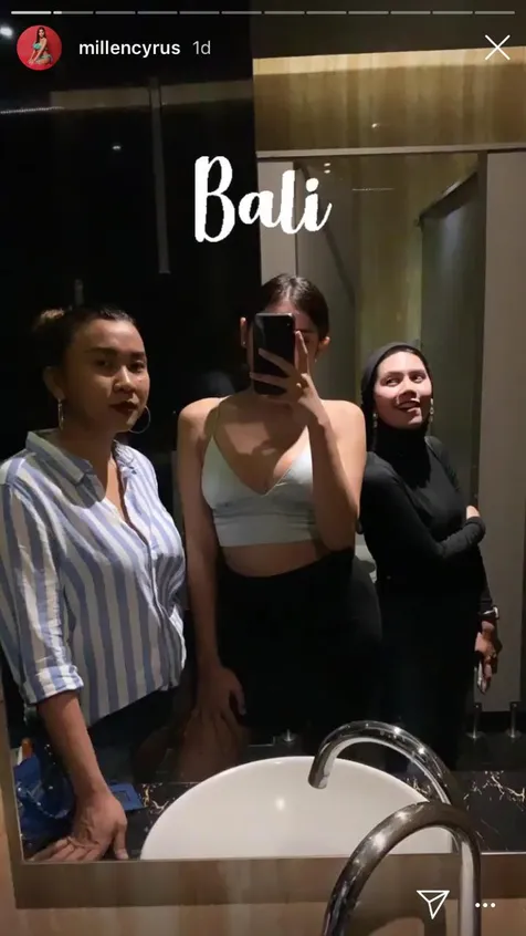 Selfie Bareng Teman