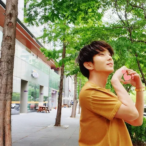 Pose Aegyo