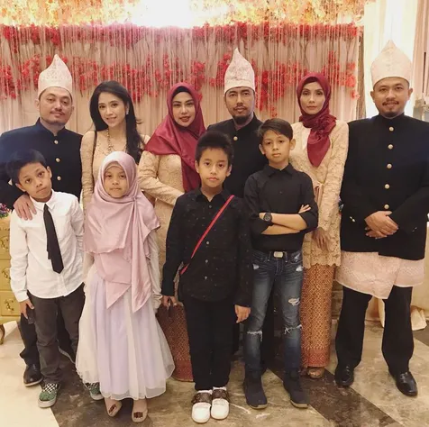 Posting Foto Bareng Keluarga