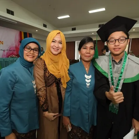 Anak Lulus Sekolah