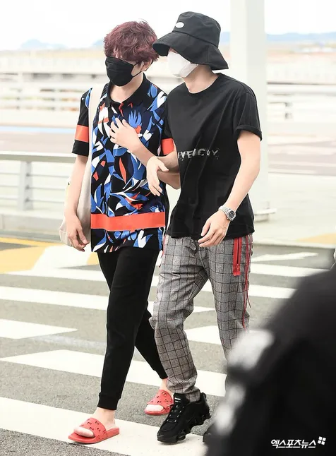 Heechul Pakai Sandal