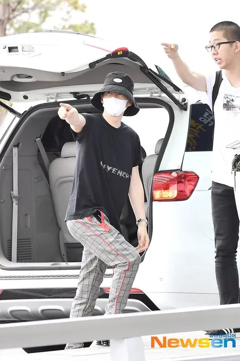 Eunhyuk dengan Celananya