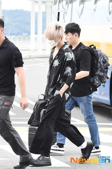 Yesung Pakai Kemeja Summer