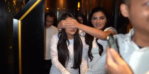 Ada Ular Besar di Kamar Aurel Hermansyah