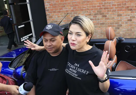 Nikita Mirzani Ngamuk-Ngamuk Saat Persidangan