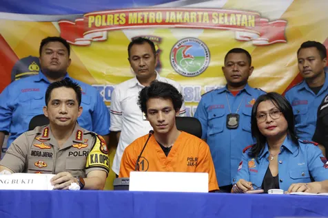 Dapat Ganja dari Dokter dan Desainer