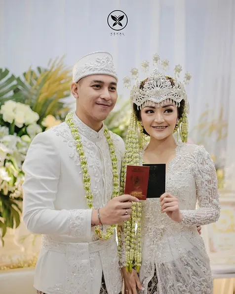 Senyum Bahagia