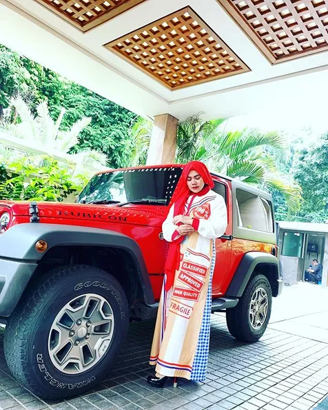 Jeep Rubicon Merah