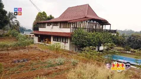 Di Tengah Sawah