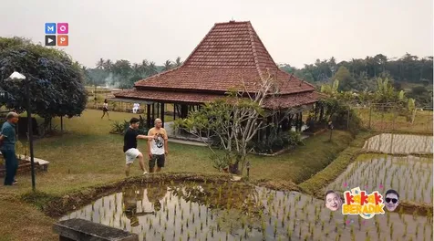 Ada Beberapa Bangunan