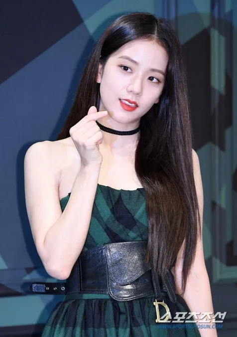 Finger Heart dari Jisoo