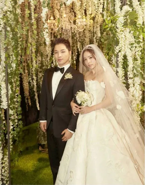 Taeyang Big Bang dan Min Hyo Rin