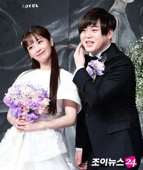 Moon Heejun dan Soyul Crayon Pop