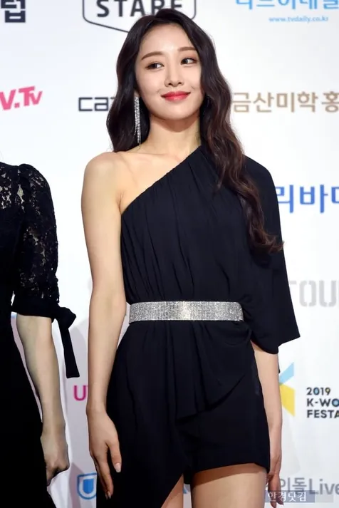 Yves LOONA