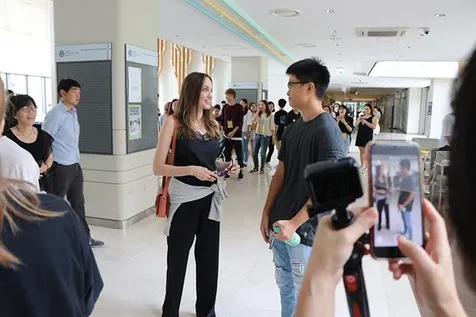 Antarkan Maddox ke Kampus