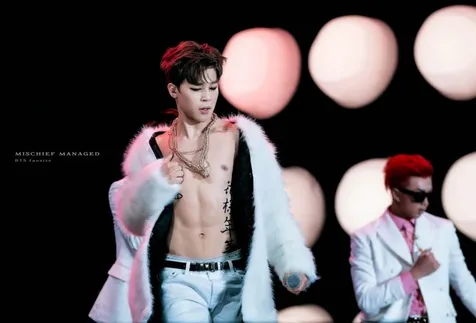 Fur Coat & Pamer Abs