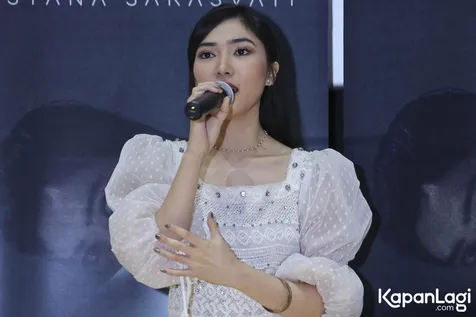 Mencerminkan Diri