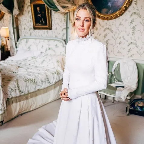 Cantik dalam Balutan Gaun Chloe