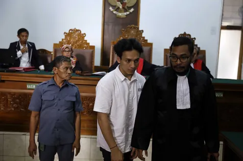 Pertama Kali Gunakan Narkoba